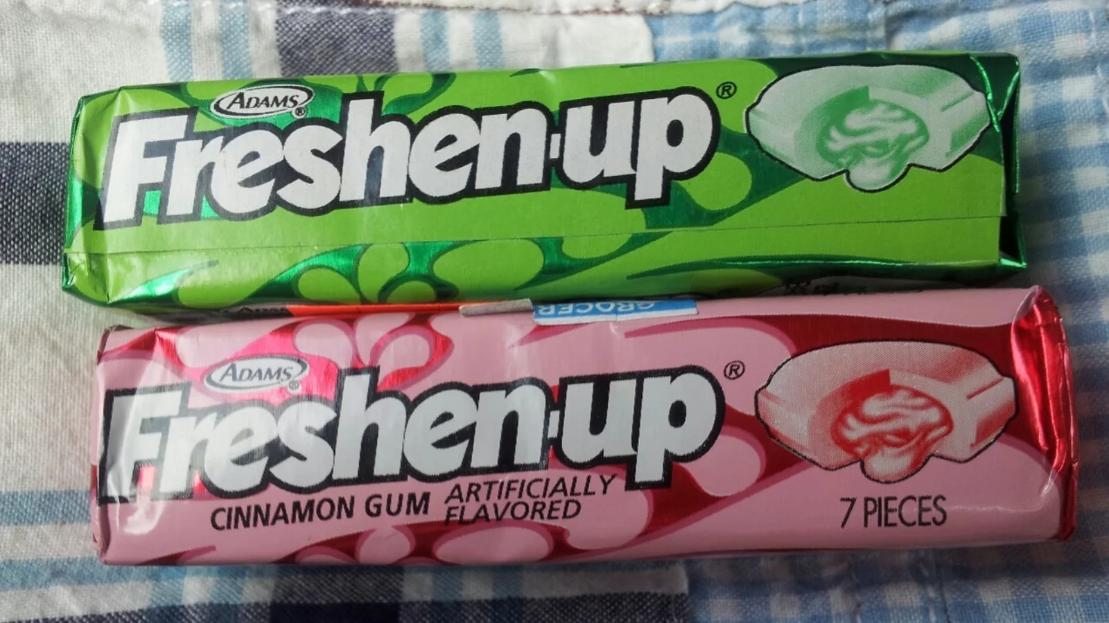 Freshen Up gum packs in green and pink wrappers