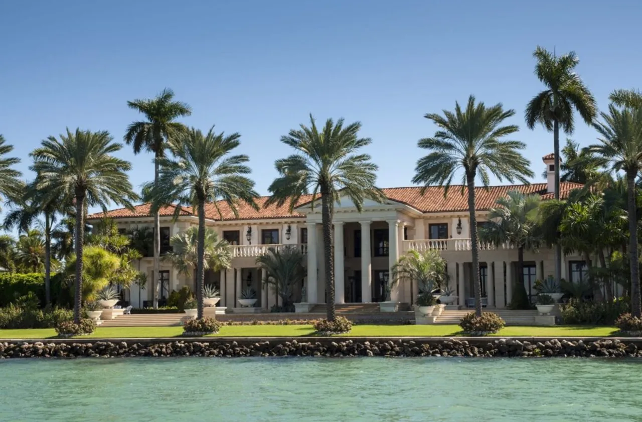 Waterfront mansion on Star Island, Miami