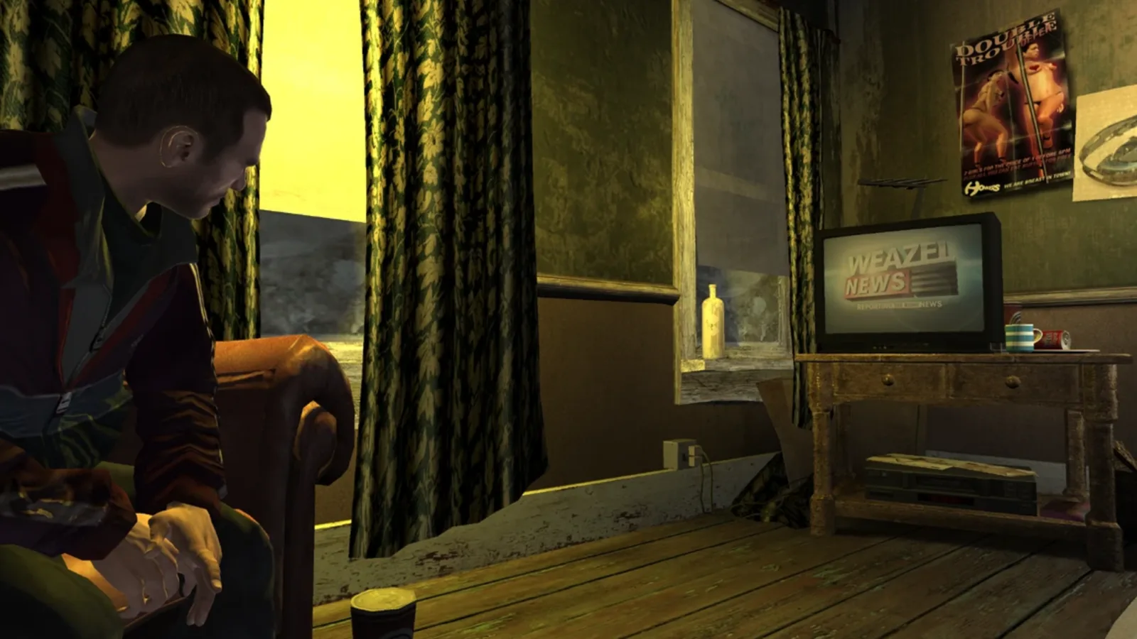 Niko Bellic watching television in his dim apartment in GTA 4