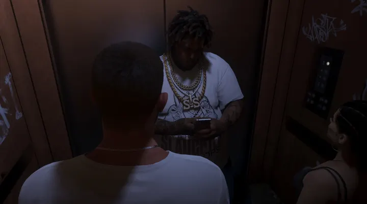 Gold chains in the lift