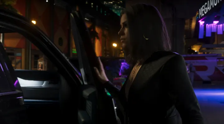 Night arrival outside the club