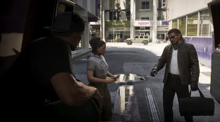 Alley handoff with the holdall