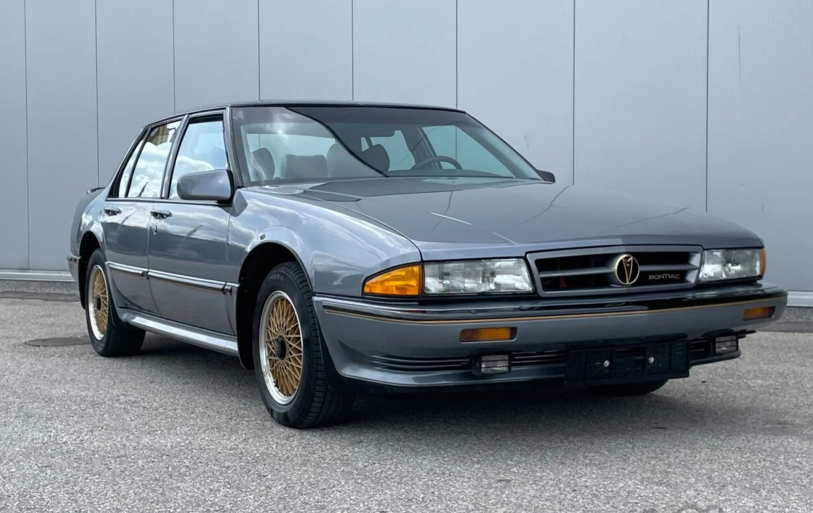 Pontiac Bonneville (late 80s)