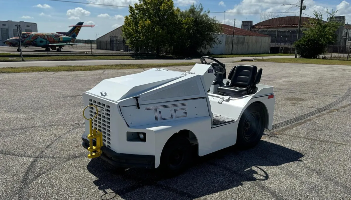 Tug M1A pushback tractor